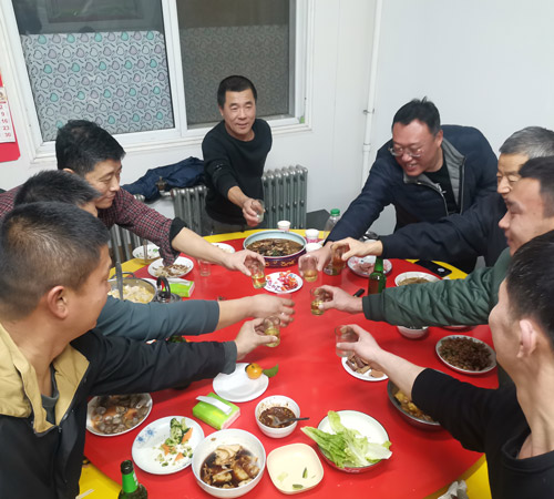 《感恩有你，“職”迎新生——北京型材拉彎盛達(dá)偉業(yè)感恩節(jié)特別聚餐》